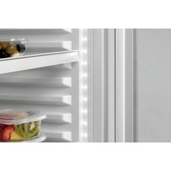 Gastro-Kühlschrank mit Glastür 326