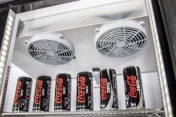 Glastürkühlschrank schwarz 3-türig KU 1850 G mit Drehtüren