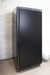 Gastro-Kühlschrank schwarz 602 U Black Line