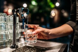 Wasserspender Glasfüller mit Ablaufwanne